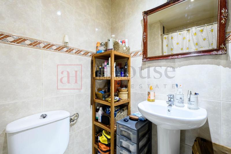 Foto 295a8fc6-354e-49c3-bd10-54035dd80db1. Piso luminoso y tranquilo piso para entrar a vivir en Barcelona