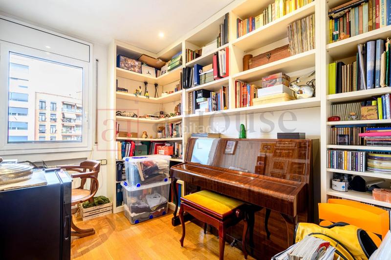 Foto d215a9d1-22d3-4604-93ba-e04e4c6778df. Piso luminoso y tranquilo piso para entrar a vivir en Barcelona