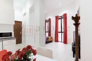 Ground floor  Travesía de la comadre. Bajo para reformar en el barrio de lavapies