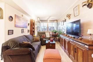 Pis  Calle calle de belianes, 11. Piso exterior con doble orientacion para entrar a vivir