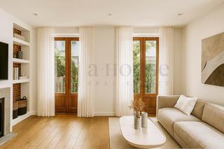 Etagenwohnung  Calle de san vicente ferrer. Piso exterior de alto standing con dos balcones reformado en mal