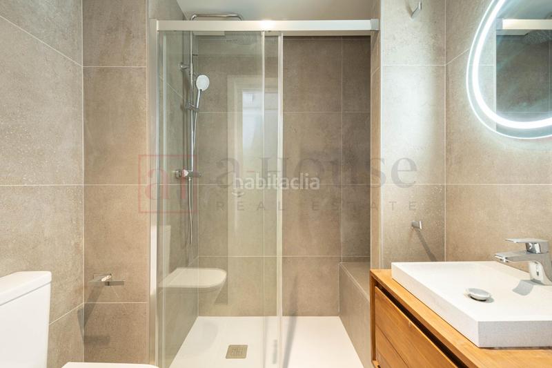 Foto 844cefab-dfd2-473d-9fc1-909251e415fa. Pis a Sagrada Família Barcelona