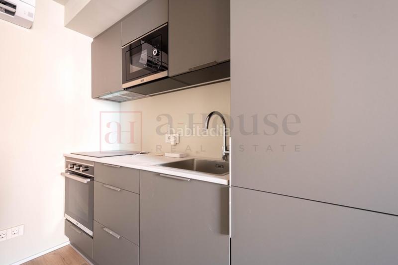 Foto ba195b0d-aa32-4577-a2d5-68aedc74fa0a. Pis a Sagrada Família Barcelona