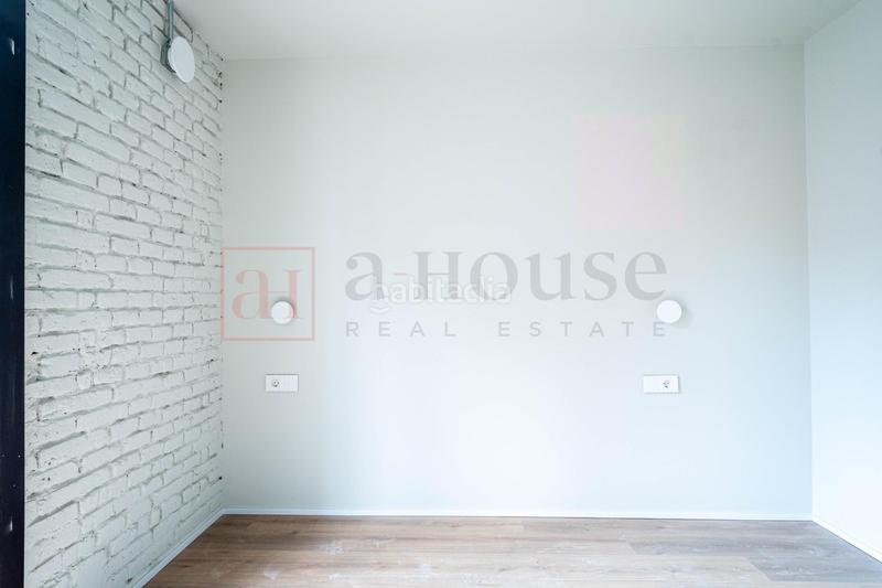 Foto c079834a-eea3-441e-ab34-e0a421e78aa1. Pis a Sagrada Família Barcelona