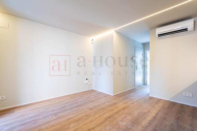 Foto c96cd653-7a17-423d-b3eb-9aa2e2b07a37. Pis a Sagrada Família Barcelona