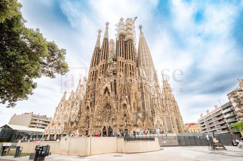 Foto d2a0659e-03c2-4fe4-8d62-b4e3c742eb7f. Pis a Sagrada Família Barcelona