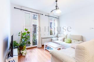 Flat  Calle de quiñones. Piso exterior con dos balcones en el centro de madrid