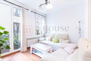 Appartamento  Calle de quiñones. Piso exterior con dos balcones en el centro de madrid