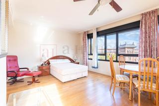 Studio  Calle de roma. Piso exterior para entrar a vivir con vistas a la plaza de toros