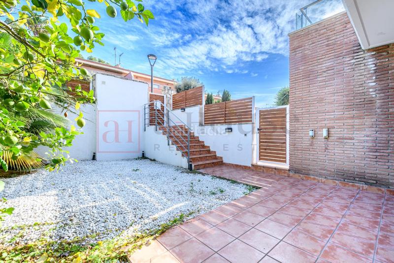 Foto 151dd14f-4b37-46e1-89aa-cceff2b88a6d. Chalet avec chauffage parking piscine dans les botigues de Sitges Sitges