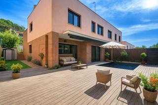 Chalet in Les Botigues de Sitges. Preciosa casa en complejo de les botigues de sitges