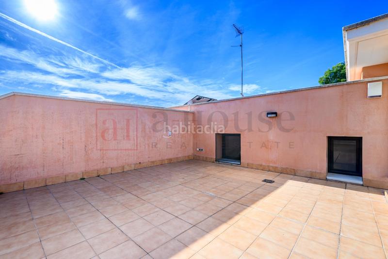 Foto c2bb1186-243c-44a8-aa5d-cc49cbe774d2. Chalet avec chauffage parking piscine dans les botigues de Sitges Sitges