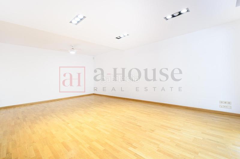 Foto daf2f147-fc23-4609-a790-650dc686d5d0. Chalet avec chauffage parking piscine dans les botigues de Sitges Sitges