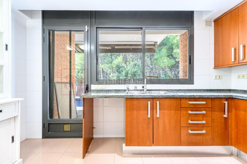 Foto 2a9f5d7d-b0f0-43b4-b48d-cbf97d388145. Chalet avec chauffage parking piscine dans les botigues de Sitges Sitges