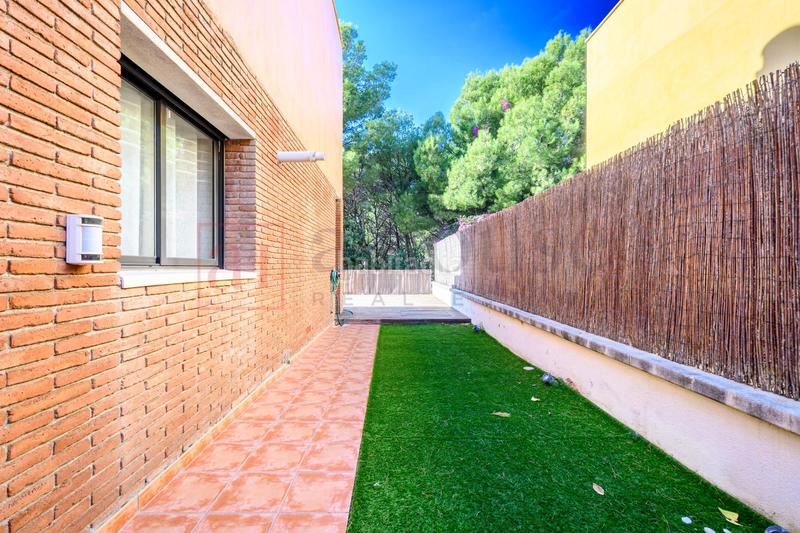 Foto 427054bf-204b-423a-8f40-631d44a50fe0. Chalet avec chauffage parking piscine dans les botigues de Sitges Sitges