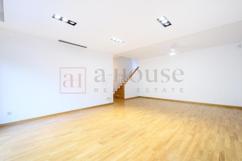 Foto 48b02a60-3e5d-4301-8dc0-96b8b0827461. Chalet avec chauffage parking piscine dans les botigues de Sitges Sitges