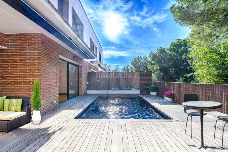 Foto 9a842e30-3cd7-4ef5-9d21-50c03a925ff2. Chalet avec chauffage parking piscine dans les botigues de Sitges Sitges