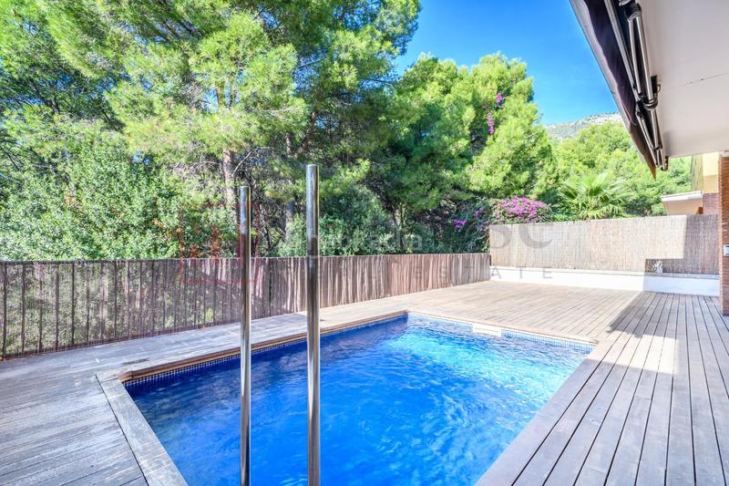 Foto b450102c-d8e8-4e96-b2e3-710b8dff4ff6. Chalet avec chauffage parking piscine dans les botigues de Sitges Sitges