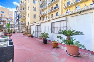 Etagenwohnung  Calle d'aragó. Piso en finca regia de 176 m con impresionante terraza de 137 m