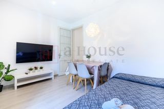 Etagenwohnung  Carrer de mallorca. Piso reformado con licencia turística con excelente ubicación en