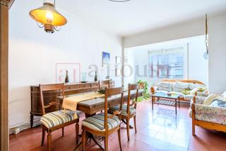 Piso  Calle de gandesa. Luminoso piso para reformar con excelente ubicación en les corts