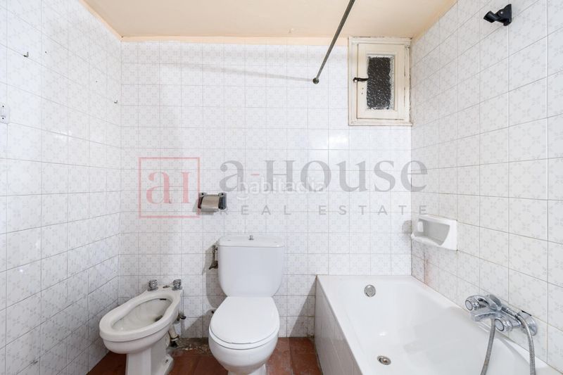 Foto 946d3493-fac3-4f5c-b93c-d6fa7822f5b5. Pis amb calefacció a Barri de les Corts Barcelona