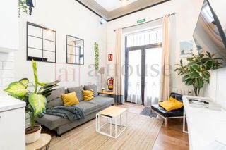Zweistöckige Wohnung in Almagro. Dúplex reformado en el exclusivo barrio de chamberí