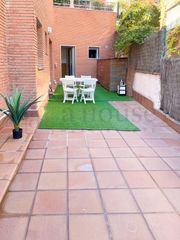 Planta baja  Calle de josep maria jujol. Ahouse les ofrece esta planta baja con terraza de 30m2 y excelen
