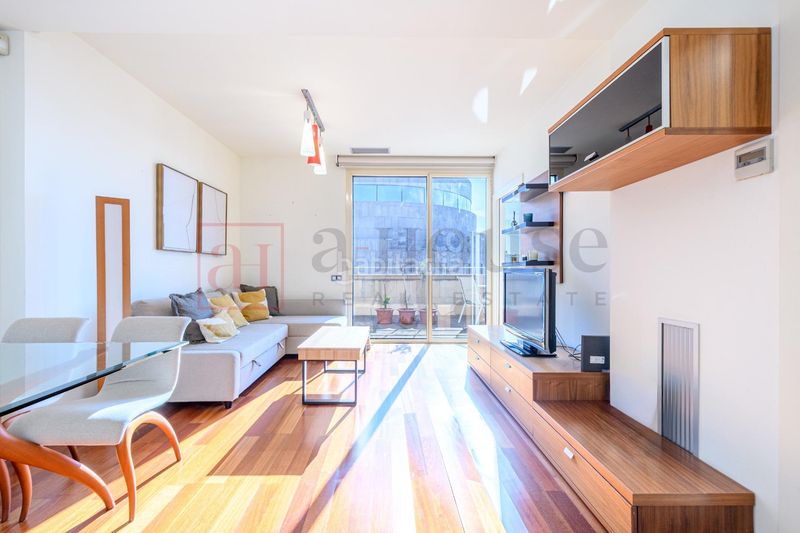 Foto 00bec0b6-1030-44d5-bd79-9f7234e3f8c8. Àtic amb calefacció a Dreta de l´Eixample Barcelona