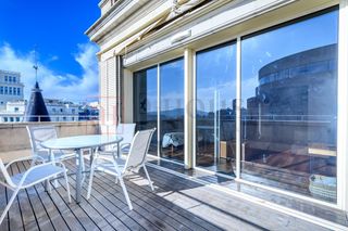Àtic a Guinardó. Ático con terraza y vistas panorámicas en la dreta de leixample