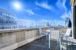 Ático en Guinardó. Ático con terraza y vistas panorámicas en la dreta de leixample