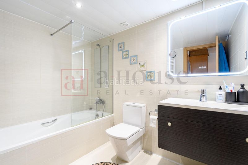 Foto 049a0196-52ff-4905-8775-24c4cad45ed4. Dúplex amb calefacció aparcament a Sant Ramon - Maternitat Barcelona