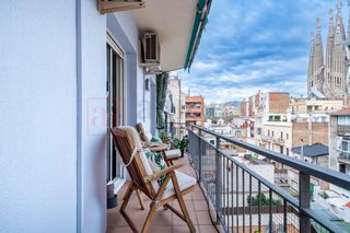 Appartement à Dreta de l´Eixample. Piso reformado con balcón con vistas a la sagrada familia