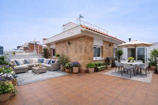 Àtic  Carretera de collblanc. Luminoso dúplex para entrar a vivir con terraza de 120m2 en la m