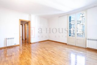 Appartement  Calle de la diputació. Luminoso piso en el quadrat dór de l eixample