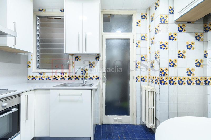 Foto ad0984fd-65e7-4dcd-ba85-9fb000f801b4. Pis amb calefacció a Dreta de l´Eixample Barcelona