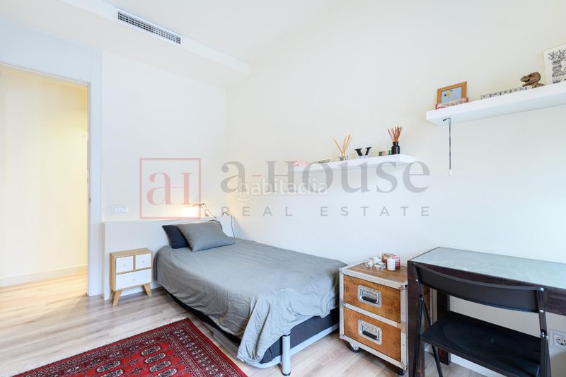 Foto 032d8121-642b-4176-b42e-8428cbe143cb. Pis a Sant Antoni Barcelona