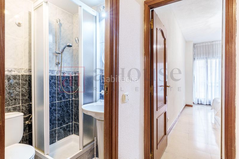 Foto d0db66fd-027d-455e-a599-d98214c6a9d0. Pis amb calefacció a Embajadores-Lavapiés Madrid