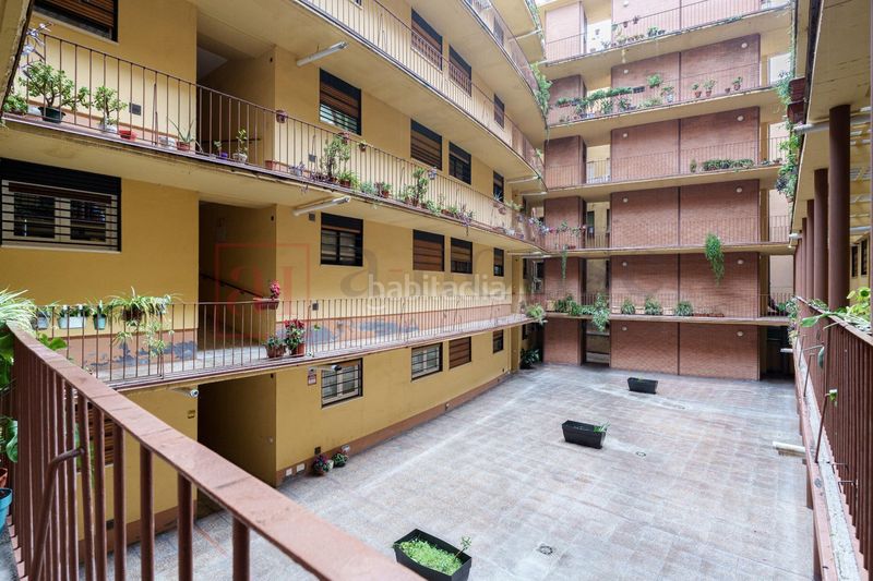 Foto e8380a4e-a408-498a-bbe3-90295d75a7d9. Pis amb calefacció a Embajadores-Lavapiés Madrid