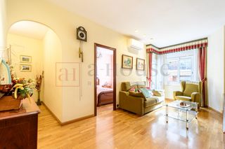 Piso  Calle de novell. Luminoso piso para entrar a vivir con balcón en les corts