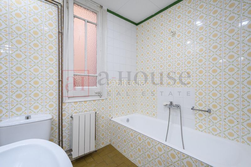 Foto 10260d98-3613-48bf-b3d7-4749642942d9. Pis a Sant Antoni Barcelona