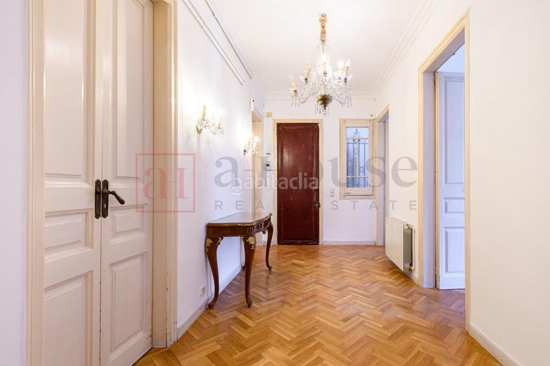 Foto 1d575f4a-aa15-4868-afa2-e1461bd2b500. Pis a Sant Antoni Barcelona