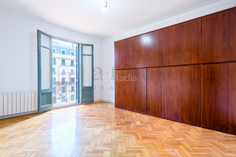 Foto 1d7332ad-de0d-44a9-973c-cb5959942300. Pis a Sant Antoni Barcelona