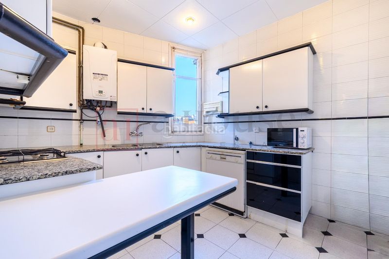 Foto 2493dd48-c752-46cf-9f86-141352b94ac2. Pis a Sant Antoni Barcelona