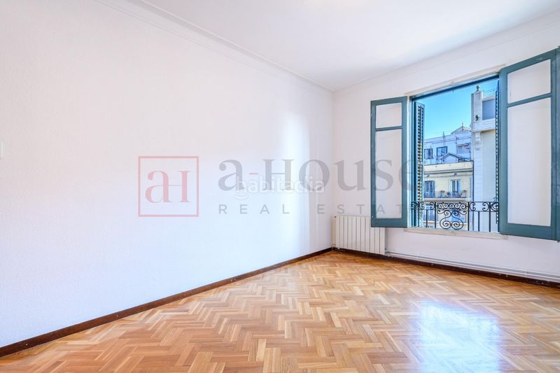 Foto 2ea6b4da-9547-4c53-9fa5-d7b2bbc04a67. Pis a Sant Antoni Barcelona