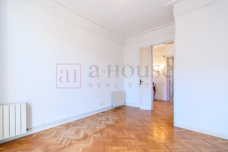 Foto 33078fb7-3fca-49ee-8a65-a615eb434315. Pis a Sant Antoni Barcelona