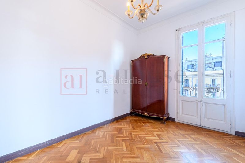 Foto 3fddf315-fa41-4443-8de8-57ba5a04403f. Pis a Sant Antoni Barcelona