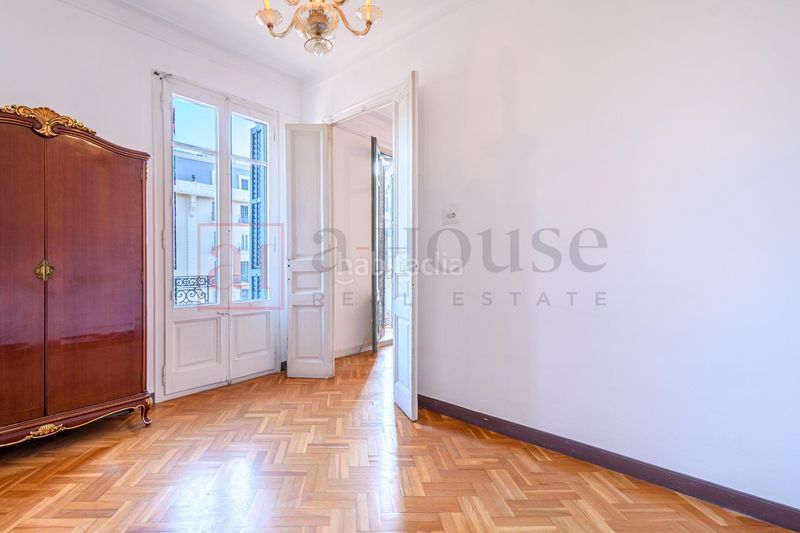 Foto 535de141-fff3-4bc9-ba7a-d9a2cbe0b883. Pis a Sant Antoni Barcelona