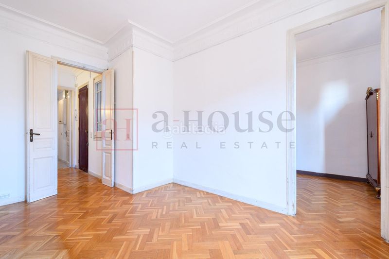 Foto 9c15b37f-34c0-4b9f-84bf-6b1a46a7bc68. Pis a Sant Antoni Barcelona