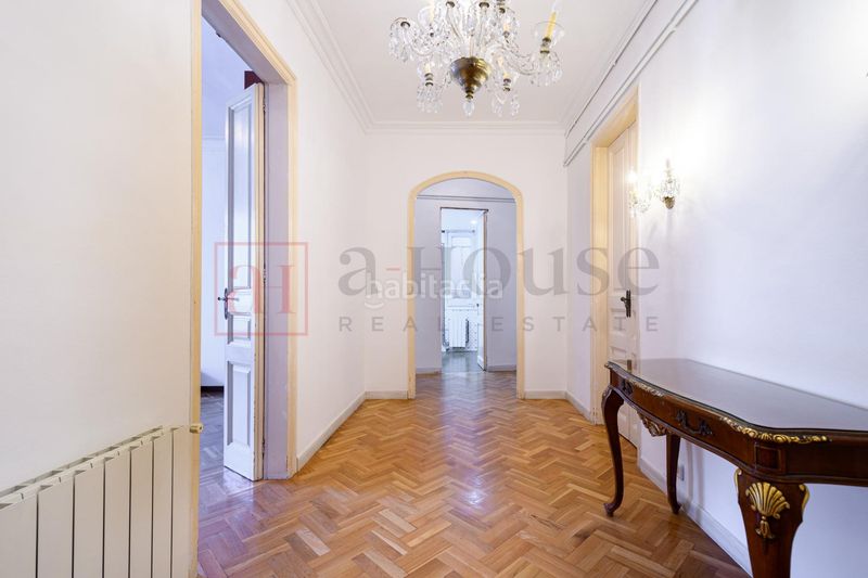 Foto da566fc3-f3f0-4baf-8639-f4083287e041. Pis a Sant Antoni Barcelona